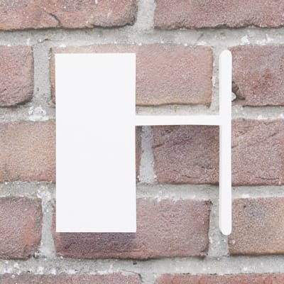 Huisnummer Broadway H wit - Huisnummerbord - 10 cm - zelfklevend