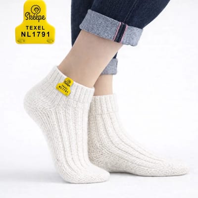 Skéépe – schapenwollen enkelsokken – Wit – Texelse wol – geel label