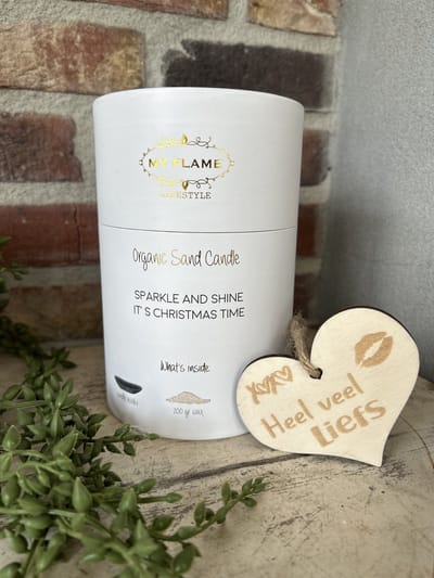 Creaties van Hier - Giftbox 'Sparkle and shine, it's Christmas time' met Kaarsenzand en Houten Hartje - Kaars