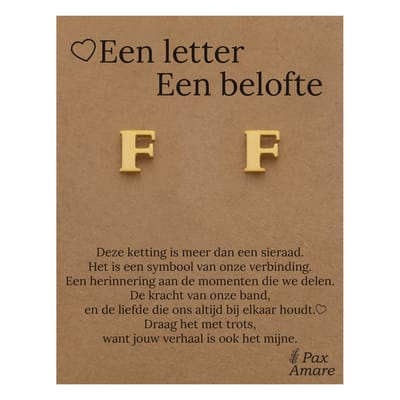 Initiaal Oorbellen met Letter F op Cadeau Kaartje - Een letter, een belofte - Goudkleurig - Naam Sieraad Cadeau - Roestvrij Staal Oorknopjes - Pax Amare