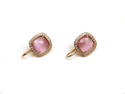 model Bruna oorringen in zilver gezet met roze steen en cubic zirconia