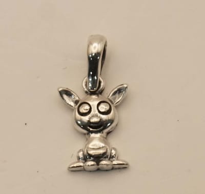 Sterling zilveren kinder hanger van een Wallaby - leuke zilver hangertje kangaroo voor kind of volwassen die een klein hangertje wil - klein kangaroo hangertje voor ketting gemaakt van 925 zilver - kinder hangertjes voor meisjes of jongens