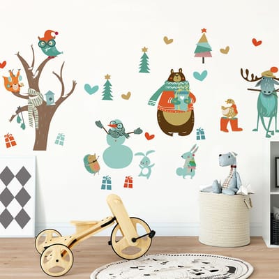 Kerststickers met dieren en de betoverde boom - zelfklevende kerststickers - feestversiering - 100x150cm