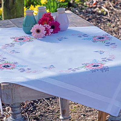 Vervaco - Tafelkleed kit - Pastel bloempjes - PN-0168658 - Borduren - Borduurpakket - Borduurpakket volwassenen - Borduurpakket kind