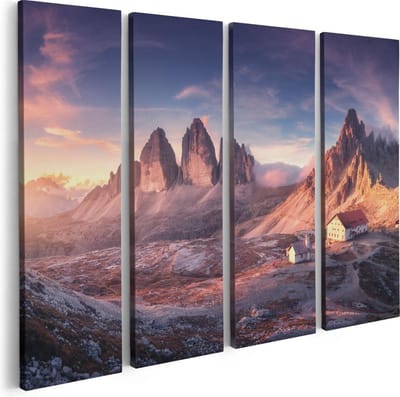 Artaza Canvas Schilderij Vierluik Huisje Met Een Kerk In De Bergen - 80x60 cm - Wanddecoratie Woonkamer - Schilderijen - Muurdecoratie