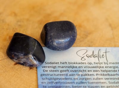 Sodaliet gepolijste steen - Edelstenen - Perfect cadeau voor vrouwen en mannen - Inclusief uitleg - Spiritueel - Sodalite - Logica - Intuïtie - Balans - Inslapen - 100% NATUURLIJK