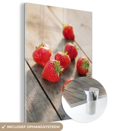 ® Glasschilderij 120x160 cm - Schilderij acrylglas - Aardbei - Fruit - Tafel - Foto op glas - Muurdecoratie woonkamer - Wanddecoratie slaapkamer - Schilderijen