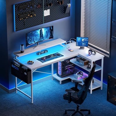 L-Vormig Gamingbureau 120x80 cm met LED – Omkeerbaar Hoekbureau met 2 Stopcontacten, 2 USB-poorten, Monitorstandaard & Boekenkast | Wit