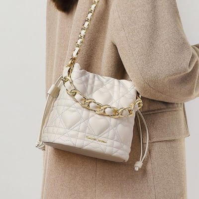 Een Nieuwe en Modieuze Koreaanse Versie van Een-schouder Crossbody Tas Modieuze Ketting Emmer Handtas Handtas Kleine Draagtas beige