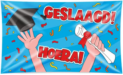 Q2P Geslaagd Vlag – GESLAAGD! HOERA! – 150 x 90 cm – Feestelijke Banner – Geslaagd Versiering voor Binnen & Buiten