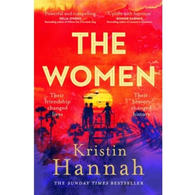 The Women by Kristin Hannah Paperback Boek 9781035005697