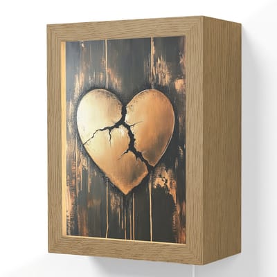 Wandlamp 15x20 cm - Oplaadbaar - Gebroken hart - Goud - Houtlook - Liefde - Wandlampen binnen woonkamer - Slaapkamer lamp met kabel - Decoratieve nachtlamp - Vloerlamp snoer