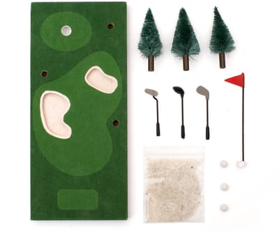 Kikkerland Mini miniatuurgolfbaan voor op tafel - tafelspelletje - bureayspelletje - Vaderdag cadeau