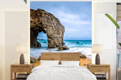 Behang - Fotobehang Stenen - Water - Strand - Rots - Golven - Breedte 160 cm x hoogte 220 cm