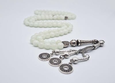 Handgemaakte tesbih "Tasbih" natuursteen "Maan licht" - Aantal kralen 99 - Diameter kralen 8MM - met metaal tassel "Omarmen" - Een mooi cadeau-idee