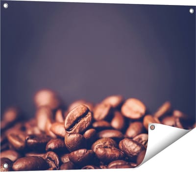 Gards Tuinposter Koffie Bonen op een Zwart Achtergrond - 80x60 cm - Tuindoek - Tuindecoratie - Wanddecoratie buiten - Tuinschilderij
