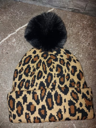 Muts luipaard met pompom, kindermuts met pompom, luipaard print muts