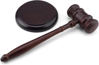 Houten veilinghamer met voet, ideaal voor rechtbanken en veilingen, perfect voor houten hamergebruikers