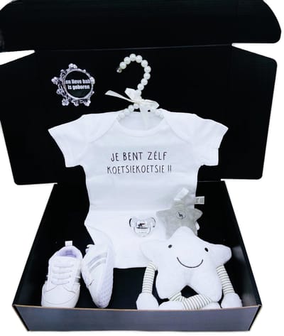 Kraamcadeau baby - kraampakket met babysneakers rompers rammelaar en fopspeen koetsiekoetsie - kraamkado kan ook rechtsreeks worden verstuurd met kaart