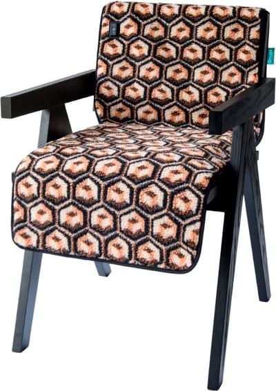 Qnuss Infrarood Warmtedeken - Elektrisch Stoelkleed - Draadloos - 135x45 cm - Retro Cube - Inclusief powerbank