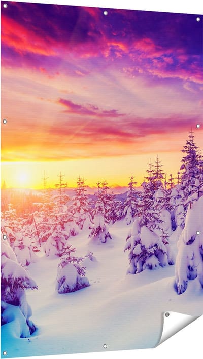 Gards Tuinposter Zonsondergang in het Sneeuw Bos - 100x150 cm - Tuindoek - Tuindecoratie - Wanddecoratie buiten - Tuinschilderij