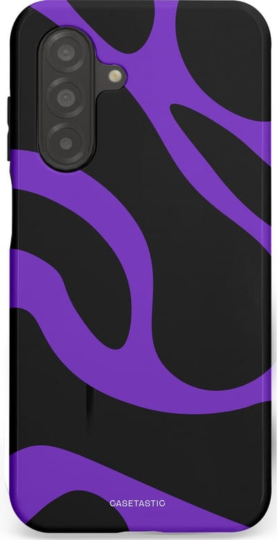 Casetastic Hoesje Geschikt voor Samsung A26 - Stijlvolle Beschermende Duo-layer Case - Golven van Paars en Zwart