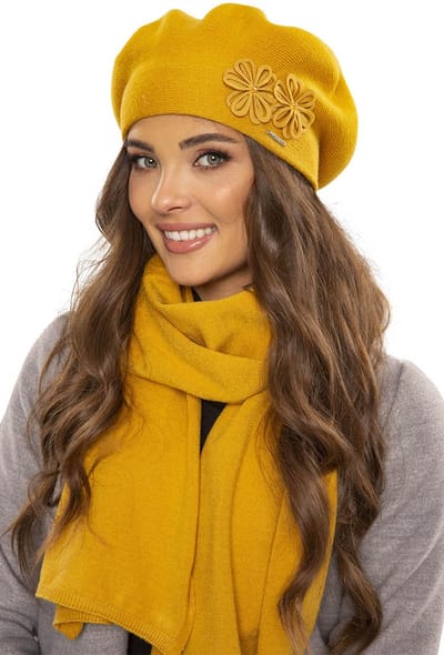 Vivisence Dames Winter Baret En Sjaal Set - Wolmix Met Acryl Viscose Wol En Elastaan Met Bloemapplicatie En Comfortabele Pasvorm - Zacht En Warm Voor Dagelijks Gebruik En Stijlvol Uiterlijk Ideaal Als Cadeau - Honingkleurig