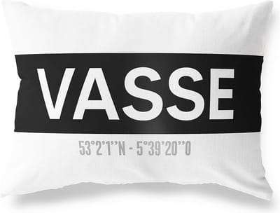 Tuinkussen VASSE - OVERIJSSEL met coördinaten - Buitenkussen - Bootkussen - Weerbestendig - Jouw Plaats - Studio216 - Modern - Zwart-Wit - 50x30cm