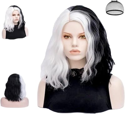 Zwarte en Witte Medium Krullende Perucque voor Vrouwen - Cosplay, Halloween en Feestkostuum met Haarnet en Lange Rode Handschoenen