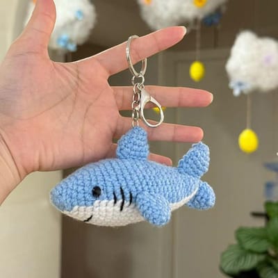 Série de Requins Mignons Porte-clés Fait Main au Crochet Poupée Requin Tricotée Porte-clés pour Sac Pendentif Porte-clés Requin au Crochet Emballage Personnalisé gray