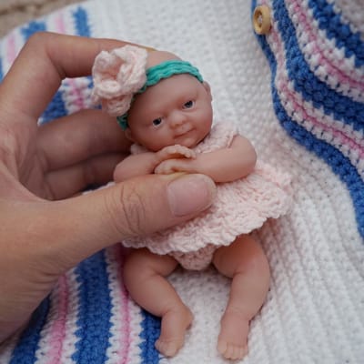 Mini Realistische Silicone Baby Pop Blauw Ogen - 11 cm - Speelgoed en Collectie