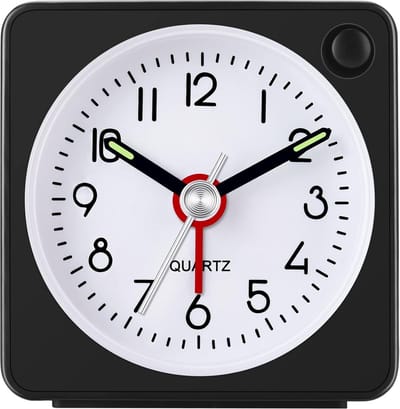 Analoge wekker, klassieke analoge reiswekker met sluimerfunctie en licht, mini-wekker, compact formaat, wekker zonder tikken, rustig kwartsuurwerk, Crescendo-alarm, eenvoudige bediening
