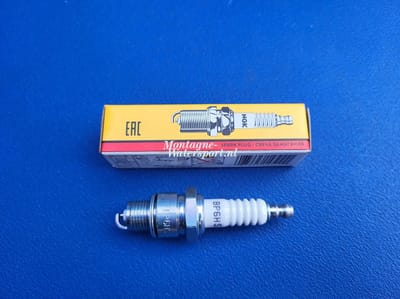 Bougie d'allumage NGK pour Moto Cagiva 125 Planet Après 1994 BP6HS / Par 10 Neuf