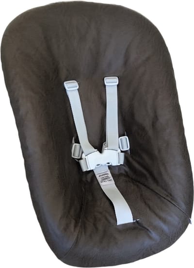 #69 Newborn hoes, Donker bruin suede look, Stokke Tripp Trapp. Ook geschikt voor Kidsmill Up.