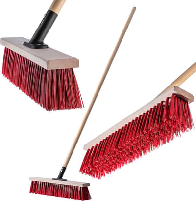 KADAX Straatbezem met lange steel van hout en nylon, veegbezem met metalen steelhouder, brede industriële bezem, comfortabele zaalbezem, zand, verschillende maten (50 cm, rood)