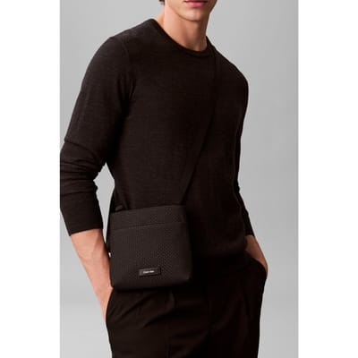 Calvin Klein Emblem Emboss Sling Bag Black Maat: OS | Tassen Outlet | Heren | Zwart