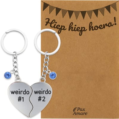 BFF Sleutelhanger voor 2 'Hiep Hiep Hoera' - Weirdo's Hartje - Sleutelhanger set op Cadeau Kaartje - Zilverkleurig - Verjaardags Hanger - Pax Amare
