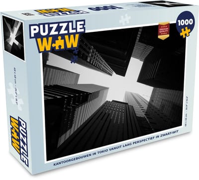 Puzzel Kantoorgebouwen in Tokio vanuit laag perspectief in zwart-wit - Legpuzzel - Puzzel 1000 stukjes volwassenen