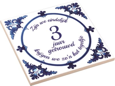 Huwelijk Cadeau | Zijn We Eindelijk 3 Jaar Getrouwd, Krijgen We Zo'n Kut Tegeltje | Kuttegel | Huwelijkscadeau | Huwelijksverjaardag | Spreuktegel