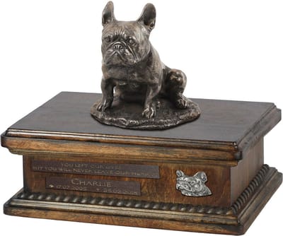 Persoonlijke urn voor Franse Bulldog met beeldje en houten design