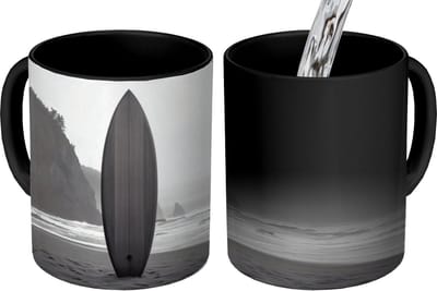 Magische Mok - Foto op Warmte Mokken - Koffiemok - Surfplank - Zand - Zee - Magic Mok - Beker - 350 ML - Theemok