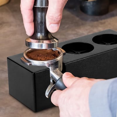 Dailygoods - QWORK® Koffee Universal Tamper Station 58 mm Zwart, stabiel, in hoogte verstelbaar ontwerp Filterhouderpersstation