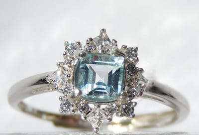 Hetty'S - Elegante - Zilveren ring - met vierkante Topaas - Zirconia's - 1 maat 16-20