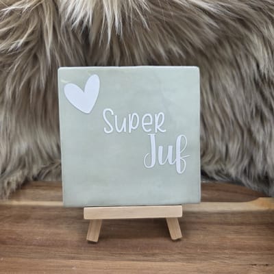 Robuust Wenstegeltje – Super Juf – Cadeau einde schooljaar, Juffendag, afscheid of zomaar – Trendy nu – Wanddecoratie – Sfeervol en Persoonlijk – Zomaar - Incl standaard - Ingepakt cadeauverpakking