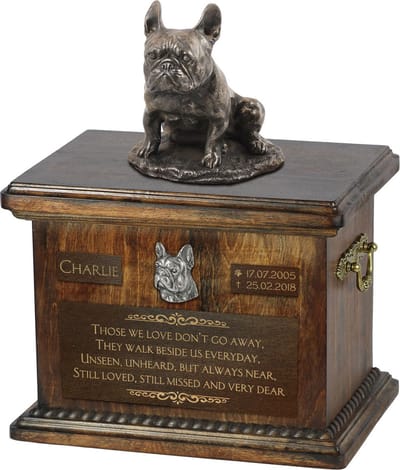 Persoonlijke urn voor Franse Bulldog met beeldje voor hondenas.