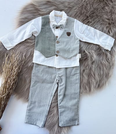 luxe drie delige katoenen set- hemd, broek, vastgenaaide gilet,vlinderdas- linnen/katoenmix-lichtgroen-grijsgroen-feestoutfit-bruiloft-fotoshoot-verjaardag-doopsel-1 jaar