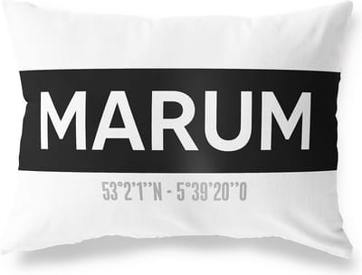Tuinkussen MARUM - GRONINGEN met coördinaten - Buitenkussen - Bootkussen - Weerbestendig - Jouw Plaats - Studio216 - Modern - Zwart-Wit - 50x30cm