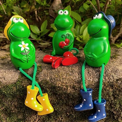 Dailygoods- Kikkerdecoratie 3 Stuks - Tuinfiguur - Standbeelden - Hekkruk/Randkruk - Milieuvriendelijke Hars - 15 x 5,5 x 4,5 cm - Tuinbeeld