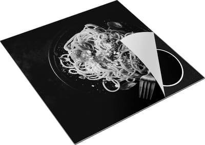 Chefcare Inductie Beschermer Bord Italiaanse Spaghetti op een Marmeren Plaat - Zwart Wit - 78x78 cm - Afdekplaat Inductie - Kookplaat Beschermer - Inductie Mat