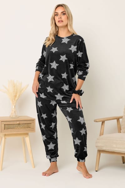 Yours Zwarte Sterrenprint Fleece Pyjama & Scrunchie Set Size 42-44